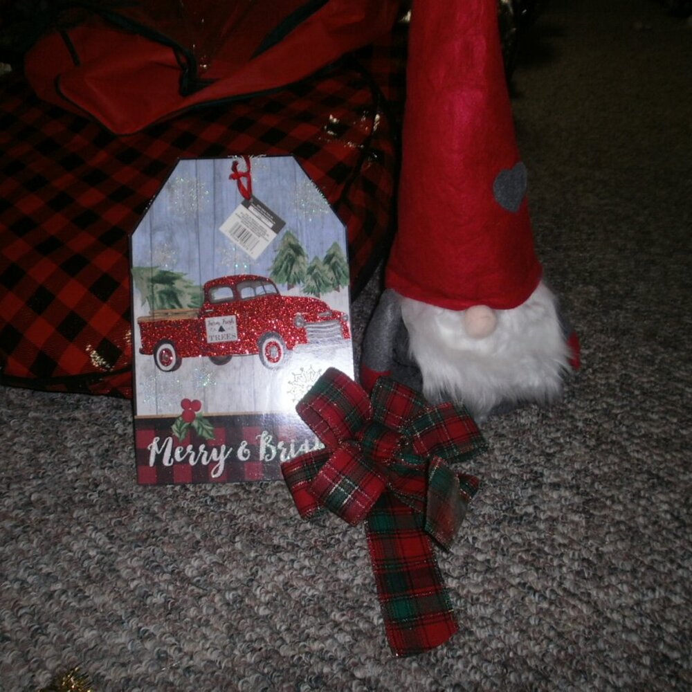Gnome, Christmas truck sign and plaid bow